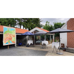 Fredag d. 27.06.25 fra kl. 14.00 - 18.00 - Åben vinkælder - og gårdsplads!