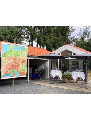 Fredag d. 20.06.25 fra kl. 14.00 - 18.00 -  Åben vinkælder - og gårdsplads!!