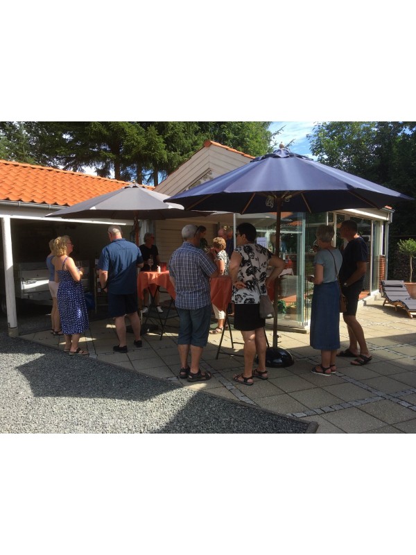 Fredag d. 04.07.25 fra kl. 14.00 - 18.00 - Åben vinkælder - og gårdsplads!